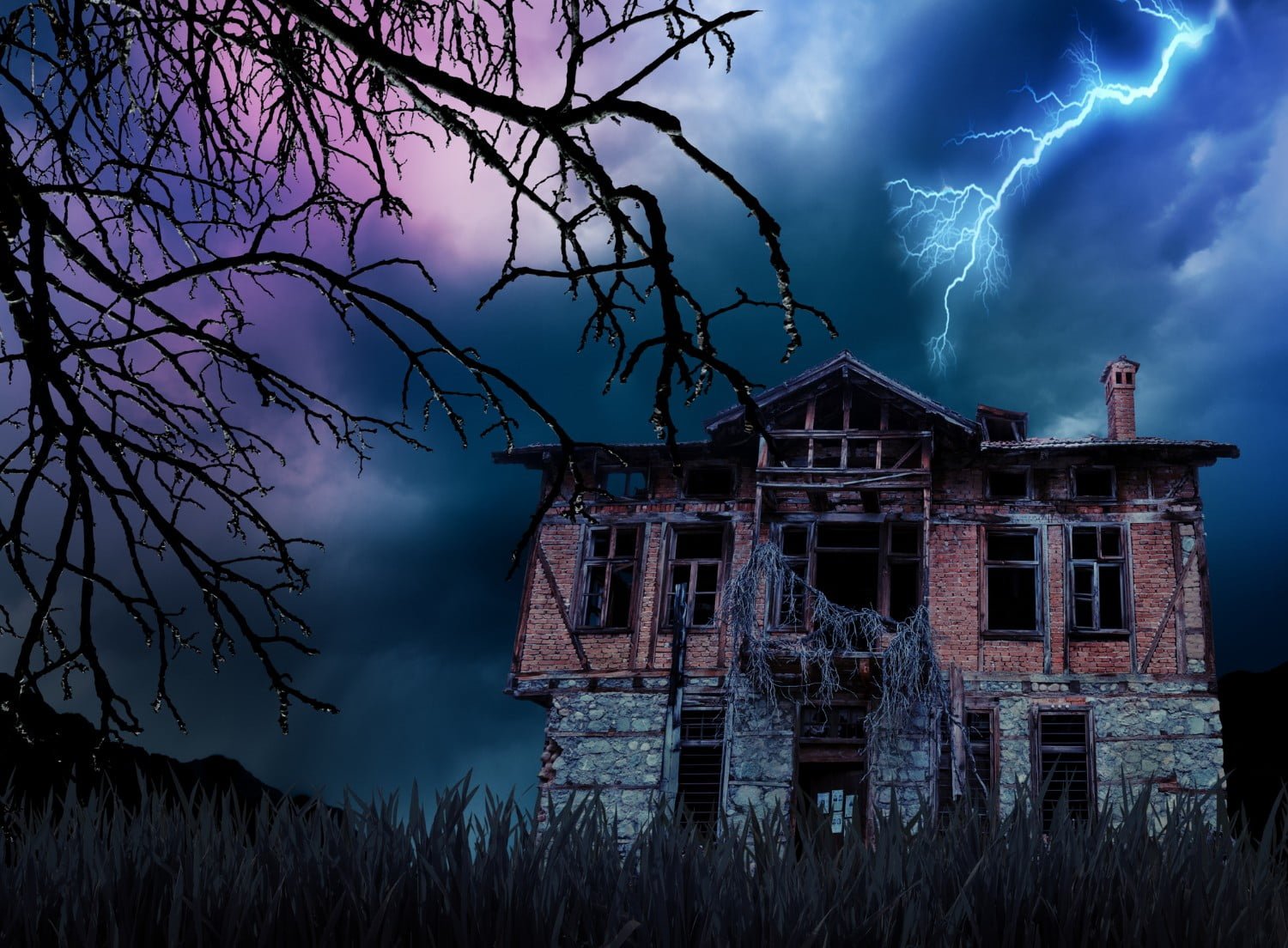 Creepy view of a Northwest Ohio Haunted House