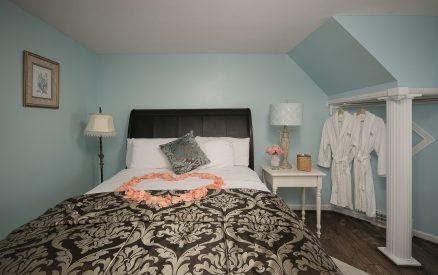 View of the Bedroom in the Carpenter Manor House Luxury Room