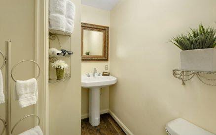 Carpenter Manor House Luxury Room at the Hideaway Inn in Bucyrus Ohio View of the Bathroom in the Carpenter Manor House Luxury Room