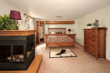 Country Oak Suite at Hideaway Inn of Bucyrus Ohio