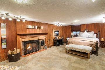 Private Cherry Suite - Fireplace